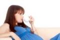 Birçok anne adayı hamile kadınların kola içip içemeyeceği sorusundan endişe duymaktadır.